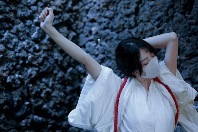 美国A片巜豪妇荡乳》