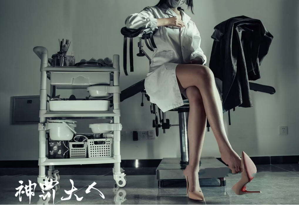 粉嫩小泬无套白浆流出